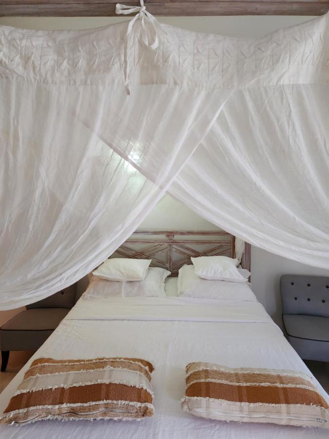 Perle Stone Studio- Bed And Breakfast Simpson Bay Exterior photo